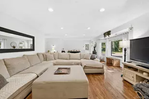 24 Bauer Ave, Manorville, NY 11949 - Photo 5