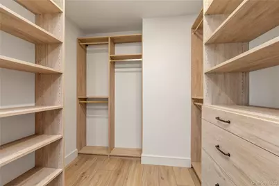 12 Roosevelt Avenue #B, Roslyn, NY 11576 - Photo 11