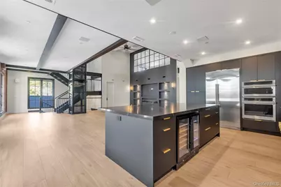 12 Roosevelt Avenue #B, Roslyn, NY 11576 - Photo 7