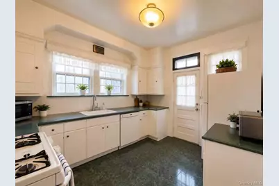14025 58th Road, Flushing, NY 11355 - Photo 5