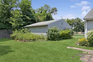 8 Beecher Ave, East Islip, NY 11730 - Photo 23