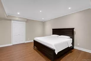 9 Hathaway Ln, Manhasset, NY 11030 - Photo 7