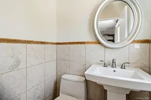 8 Radnor Ct, Hicksville, NY 11801 - Photo 19
