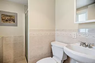 8 Radnor Ct, Hicksville, NY 11801 - Photo 21
