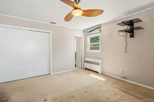 8 Radnor Ct, Hicksville, NY 11801 - Photo 17