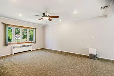 8 Radnor Court, Hicksville, NY 11801 - Photo 5