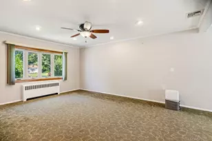 8 Radnor Ct, Hicksville, NY 11801 - Photo 5