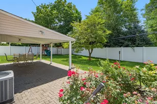 8 Radnor Ct, Hicksville, NY 11801 - Photo 29