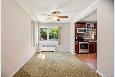 8 Radnor Court, Hicksville, NY 11801 - Photo 9