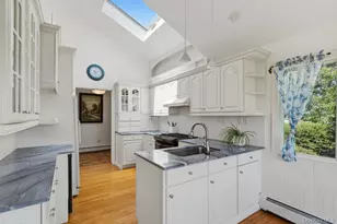 282 Belvedere Dr, Oakdale, NY 11769 - Photo 9