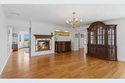 282 Belvedere Drive, Oakdale, NY 11769 - Photo 13
