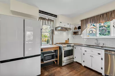 105 Academy Street, Bayport, NY 11705 - Photo 15