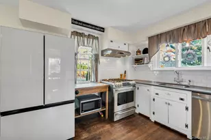 105 Academy St, Bayport, NY 11705 - Photo 15