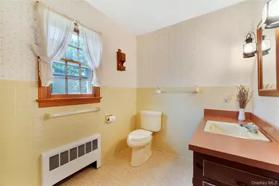 865 Peconic Bay Boulevard, Laurel, NY 11948 - Photo 25