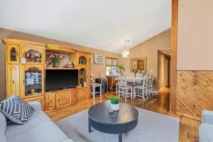 12 Fannie Dr, Farmingville, NY 11738 - Photo 9