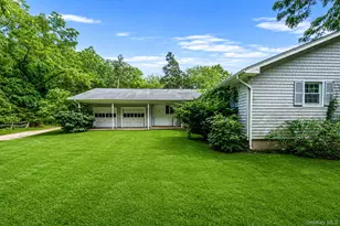 42 E Bartlett Rd, Middle Island, NY 11953 - Photo 3