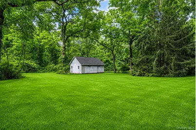42 E Bartlett Road, Middle Island, NY 11953 - Photo 11