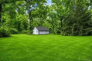 42 E Bartlett Rd, Middle Island, NY 11953 - Photo 11