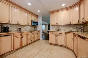 6-34 Jarvis Ave, Far Rockaway, NY 11691 - Photo 9