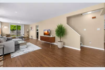 394 Warwick Road, East Meadow, NY 11554 - Photo 5