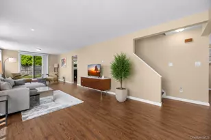 394 Warwick Rd, East Meadow, NY 11554 - Photo 5