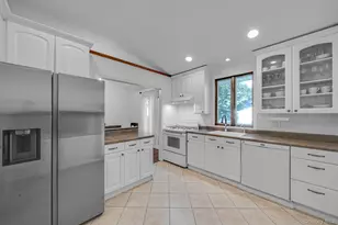 49 Munson Ct, Melville, NY 11747 - Photo 3