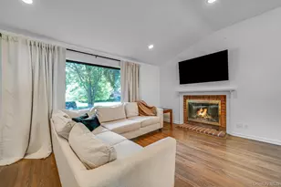 49 Munson Ct, Melville, NY 11747 - Photo 5