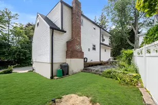 257 Schenck Ave, Great Neck, NY 11021 - Photo 15