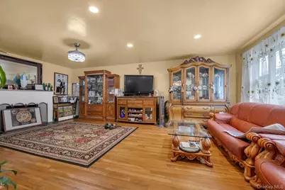 257 Schenck Avenue, Great Neck, NY 11021 - Photo 3