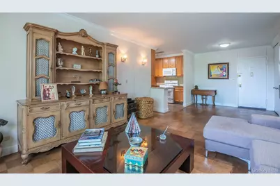 270-10 Grand Central Parkway #3F, Floral Park, NY 11005 - Photo 3