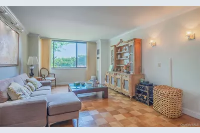 270-10 Grand Central Parkway #3F, Floral Park, NY 11005 - Photo 5