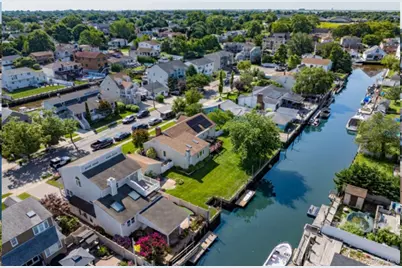 720 Farmers Avenue, Bellmore, NY 11710 - Photo 3