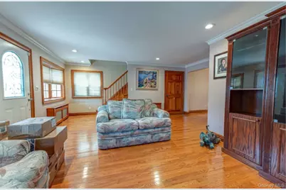 720 Farmers Avenue, Bellmore, NY 11710 - Photo 5