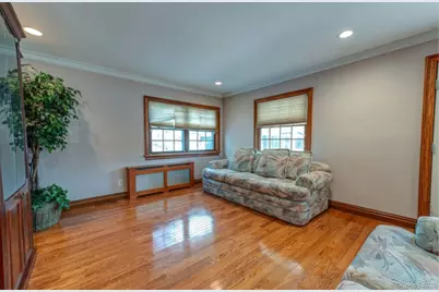 720 Farmers Avenue, Bellmore, NY 11710 - Photo 7