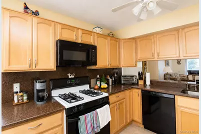 65 Mystic Circle, Bay Shore, NY 11706 - Photo 11