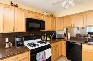 65 Mystic Cir, Bay Shore, NY 11706 - Photo 11