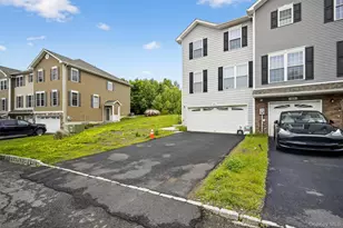 501 Iron Forge Ln, New Windsor, NY 12553 - Photo 3