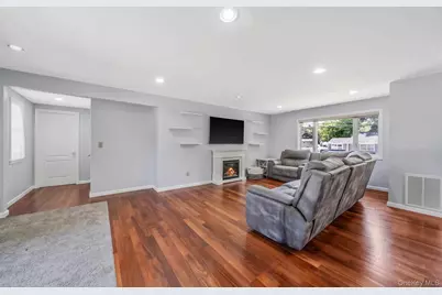 107 Terry Road, Sayville, NY 11782 - Photo 11