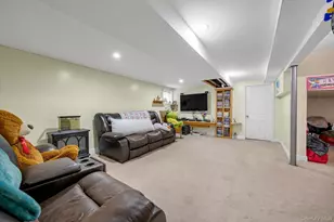 90-34 190th St, Hollis, NY 11423 - Photo 17