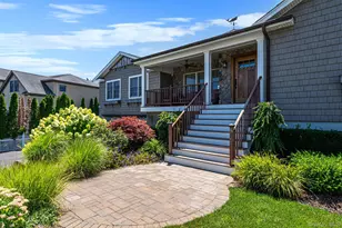 10 Raeburn Ct, Babylon, NY 11702 - Photo 3