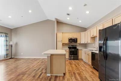 406 Narragansett Villas Drive, Lindenhurst, NY 11757 - Photo 9