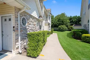 406 Narragansett Villas Dr, Lindenhurst, NY 11757 - Photo 3