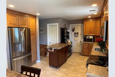 108 Michaels Way, Holbrook, NY 11741 - Photo 9