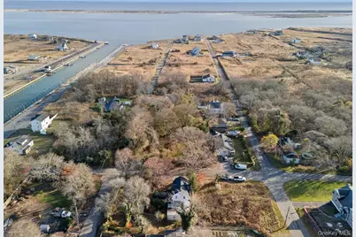 83 Elm Road E, Mastic Beach, NY 11951 - Photo 25