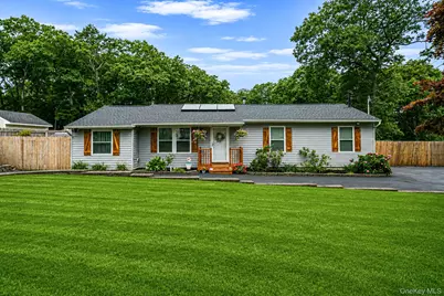 61 W End Avenue, Shirley, NY 11967 - Photo 3