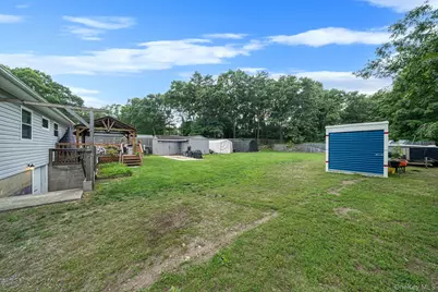 61 W End Avenue, Shirley, NY 11967 - Photo 21