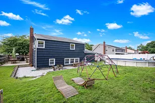 125 Raleigh Ln, West Islip, NY 11795 - Photo 9