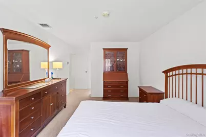 302 Bentley Court W, Saint James, NY 11780 - Photo 17