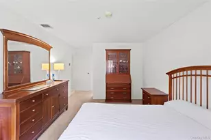 302 Bentley Ct W, Saint James, NY 11780 - Photo 17