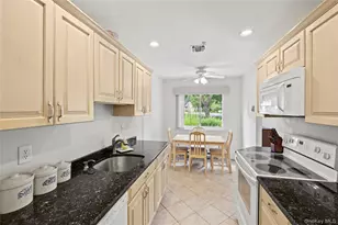 302 Bentley Ct W, Saint James, NY 11780 - Photo 23